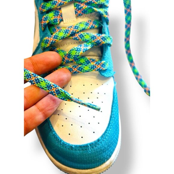 Nike Air Jordan 1 Mid SE Size 6.5Y Blue Green White DA8010-400 Youth Sneakers - Picture 8 of 16